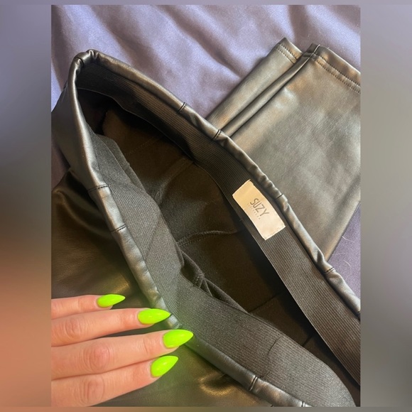 Faux leather legging- only tried on - Picture 2 of 6